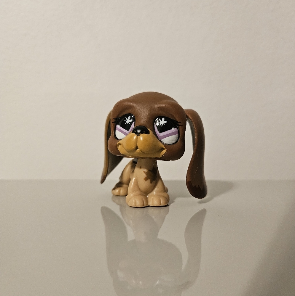 Littlest Pet Shop LPS #665 Basset Hound With Purple Eyes